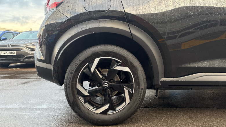 Nissan Juke 1.0 DiG-T 114 N-Connecta 5dr DCT Petrol Hatchback